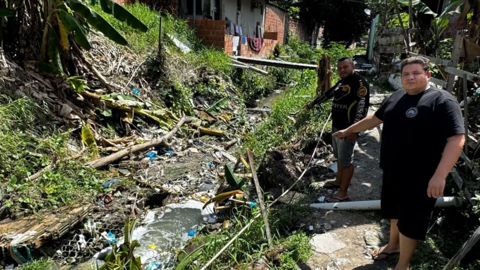 Moradores cobram solução para rip-rap que desabou e provoca alagamentos no bairro Tancredo Neves