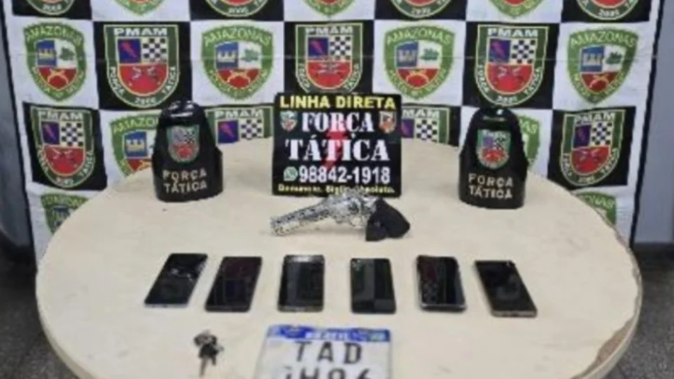 Dupla é presa com arma falsa após série de roubos no bairro Jorge Teixeira, em Manaus
