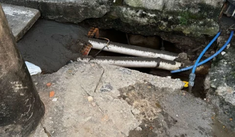 Moradores denunciam vizinho por bloquear esgoto e causar transtornos à vizinhança no bairro Japiim