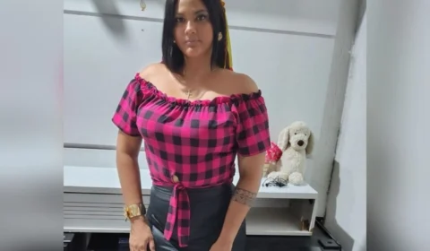 Cantora é impedida de se apresentar por causa da roupa em evento junino no bairro Japiim