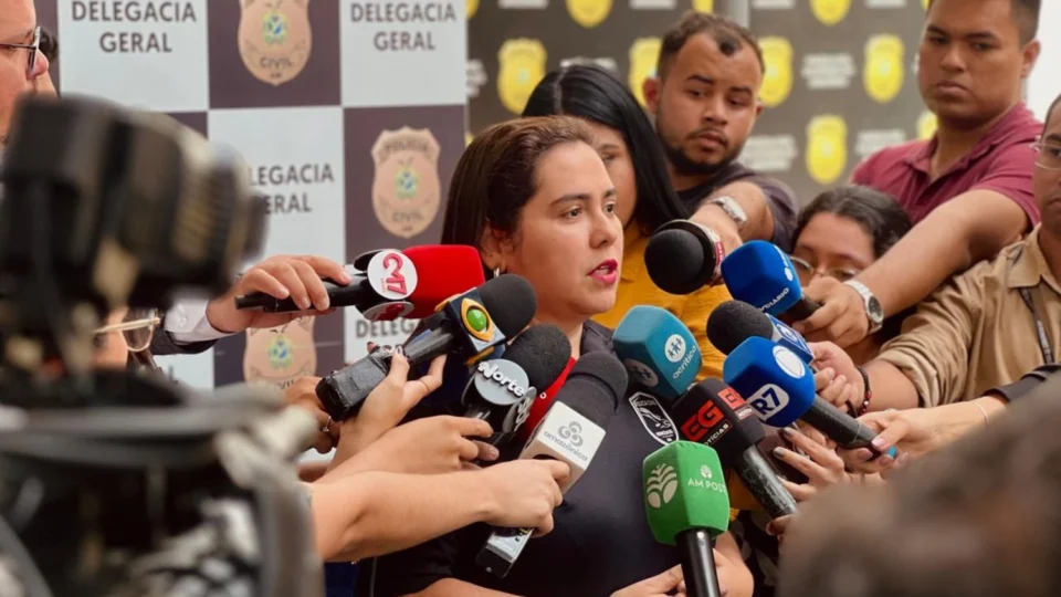 Polícia Civil pede ajuda da população para encontrar autor de assassinato brutal de pai e filho em Manaus