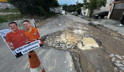 Moradores do bairro Novo Aleixo reclamam de buracos e obra abandonada há seis meses