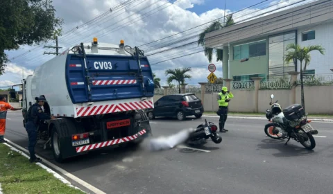 Motociclista morre após colisão com caminhão de limpeza na Avenida Coronel Teixeira, no bairro Ponta Negra