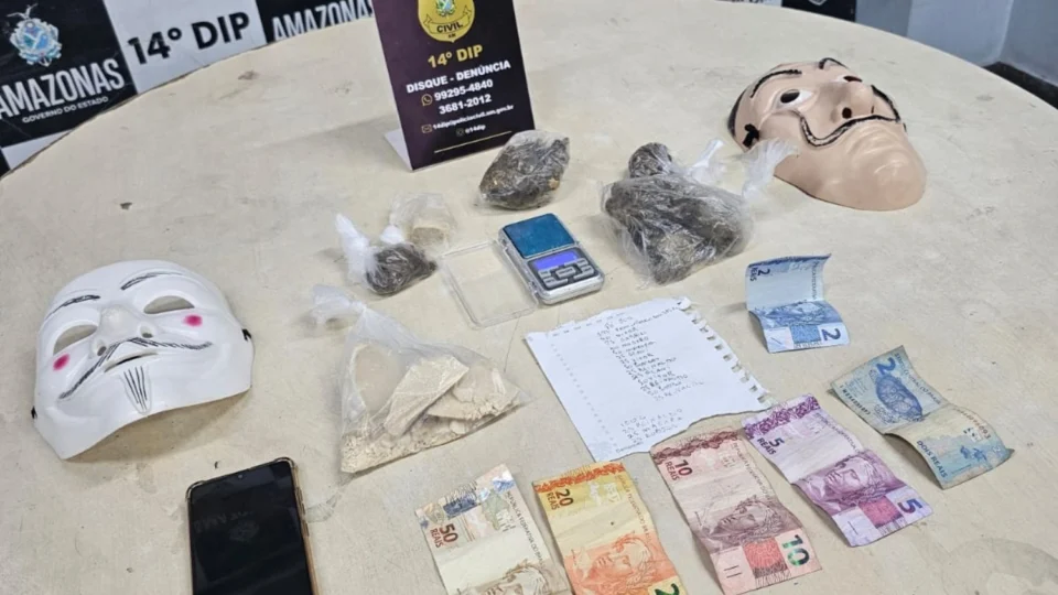 Mulher é presa por tráfico de drogas no bairro Novo Aleixo, zona norte de Manaus