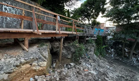 Moradores do Parque 10 denunciam risco de desabamento em ponte improvisada na rua Dom Diogo de Souza