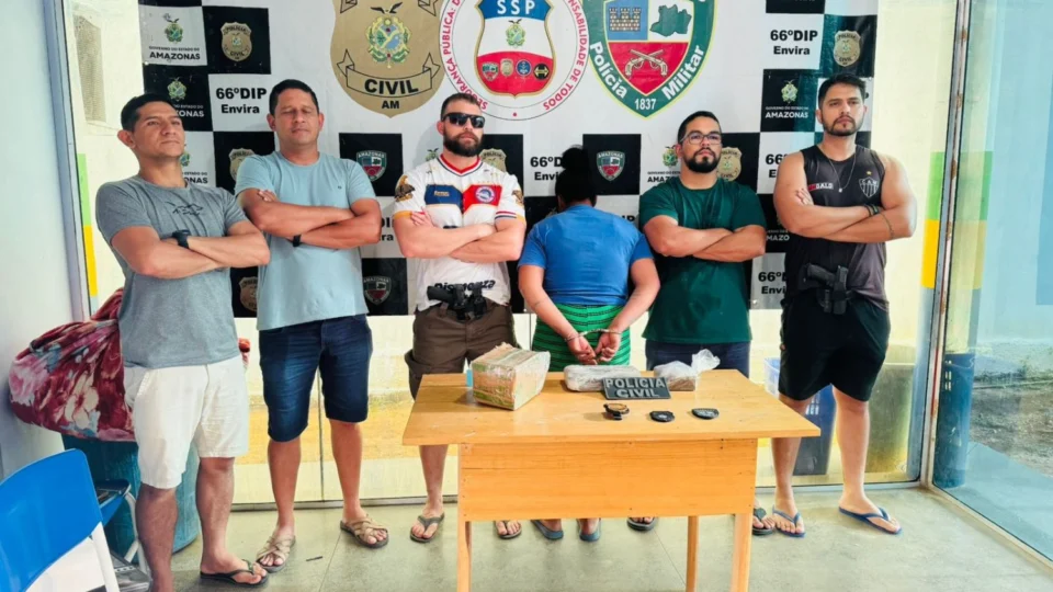 Jovem é presa em Envira ao receber encomenda com drogas enviada do Acre