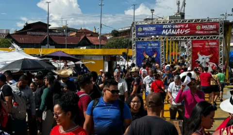 Passageiros embarcam em massa rumo ao Festival de Parintins 2025