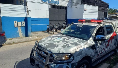 Tentativa de assalto termina com suspeito preso e vítimas feridas em comércio no bairro Redenção