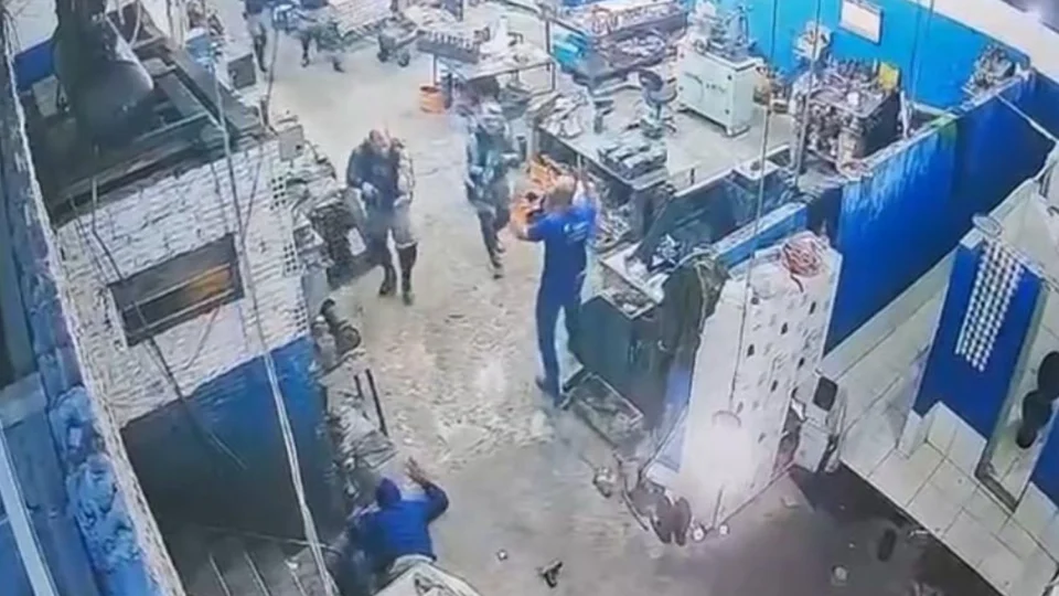 Veja o momento em que a ROCAM invade comércio e liberta reféns no bairro Redenção