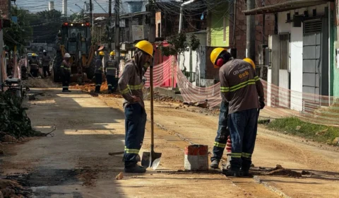 Bairro Amazonino Mendes recebe obras de esgotamento sanitário que beneficiarão mais de 28 mil pessoas