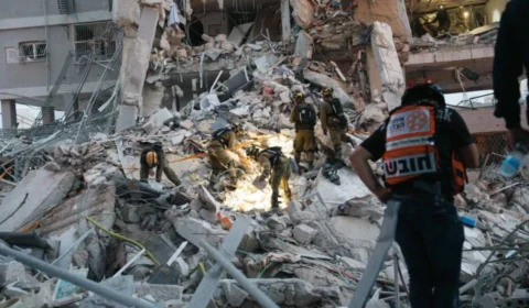 Irã lança nova ofensiva de mísseis contra Israel; sistemas de defesa interceptam parte dos projéteis