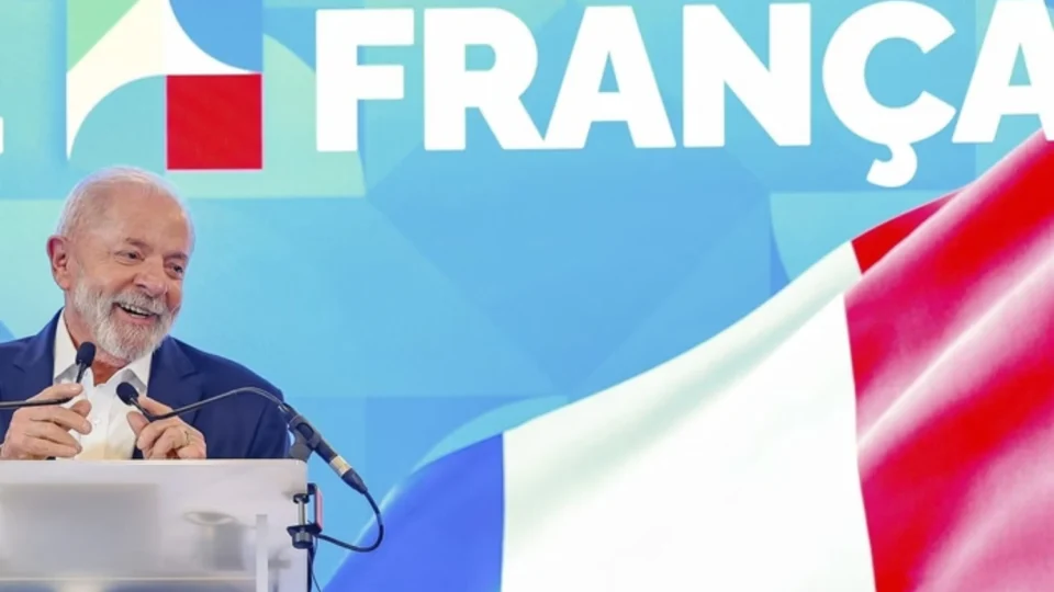Lula diz não saber quanto gastou na França, mas anuncia R$ 100 bilhões em investimentos para o Brasil