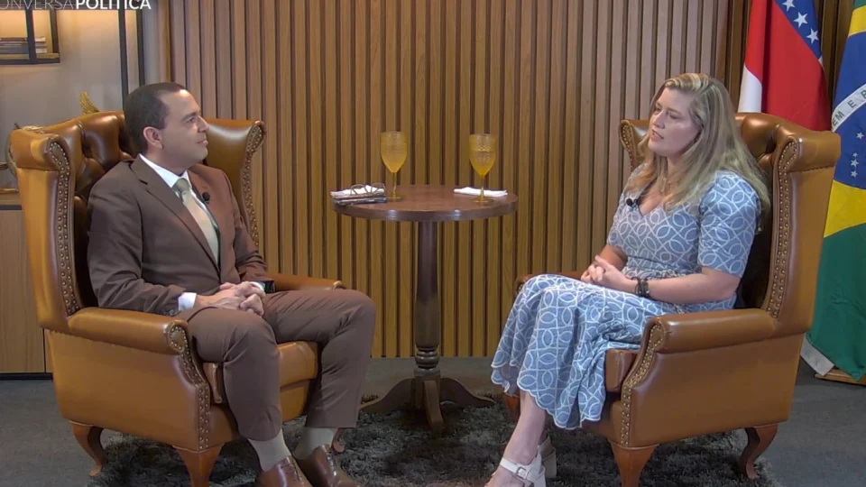 Reitora da UFAM, Tanara Lauschner fala sobre educação, ciência e Amazônia no Conversa Política