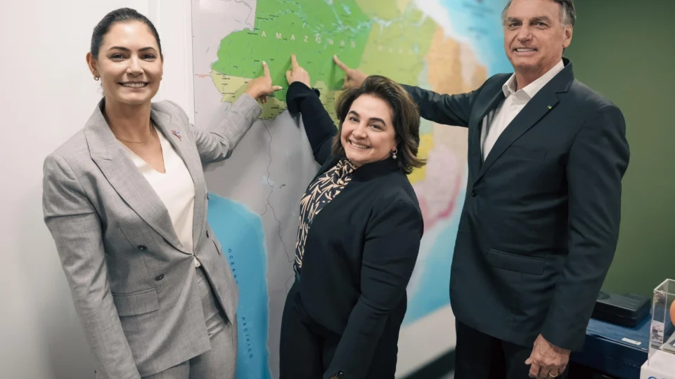 Michelle Bolsonaro grava novo vídeo em apoio à Professora Maria do Carmo