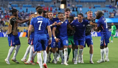 Chelsea vence o Benfica por 4 a 1 em jogo caótico e enfrenta o Palmeiras nas quartas do Mundial de Clubes