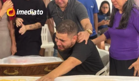 Velório de biomédica grávida morta em acidente causado por buraco em Manaus é marcado por dor e protestos