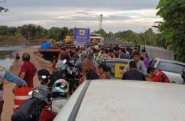 Plínio Valério denuncia rompimento de aterro na obra da ponte do rio Curuçá na BR-319