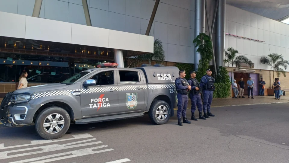 Criminosos assaltam joalheria Di Donna no Amazonas Shopping, em Manaus