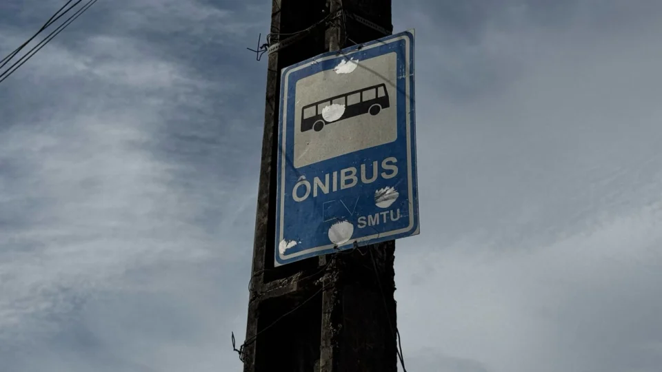 Moradores temem ficar sem ônibus por causa das ruas esburacadas na Comunidade Novo Horizonte