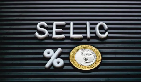 Copom eleva Selic para 15% ao ano e sinaliza pausa no ciclo de alta