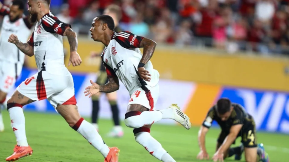 Flamengo empata com Los Angeles FC e avança em primeiro no Grupo D do Mundial de Clubes