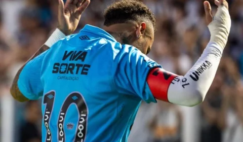 Com salário de R$ 4,5 milhões, Neymar renova com o Santos até o final de 2025