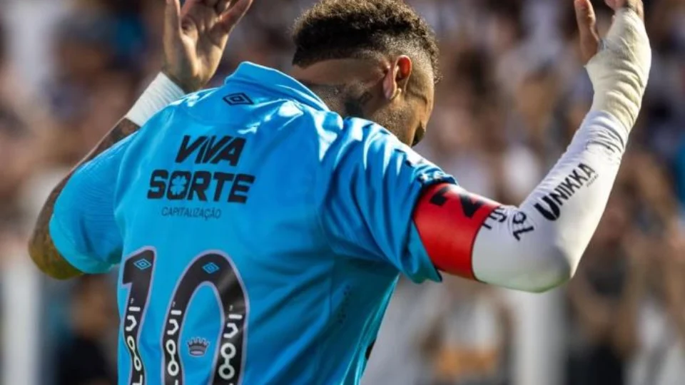 Com salário de R$ 4,5 milhões, Neymar renova com o Santos até o final de 2025