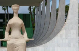 Cármen Lúcia suspende julgamento sobre revisão da vida toda no STF