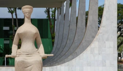 Cármen Lúcia suspende julgamento sobre revisão da vida toda no STF