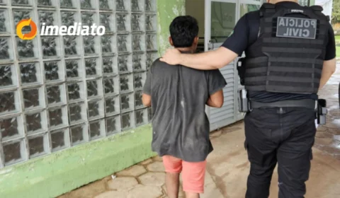 Homem é preso após agredir esposa e filha de 4 anos com ‘timão’ de canoa no Amazonas