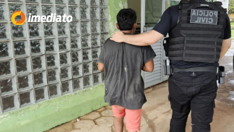 Homem é preso após agredir esposa e filha de 4 anos com ‘timão’ de canoa no Amazonas