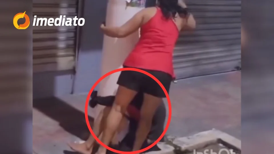 VEJA VÍDEO: Homem suspeito de furto é amarrado em poste e leva ‘sandalhada’ de vítima no Amazonas