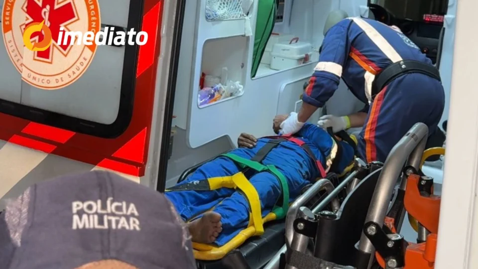 Homem é espancado por populares após tentativa de furto de fiação no bairro Novo Aleixo