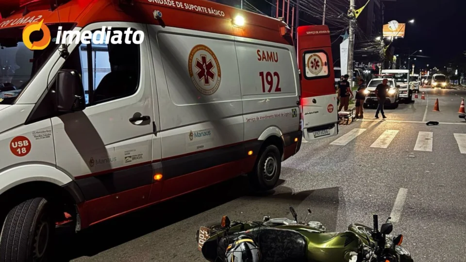 Motociclista fica gravemente ferido após colisão entre motos na Avenida Autaz Mirim