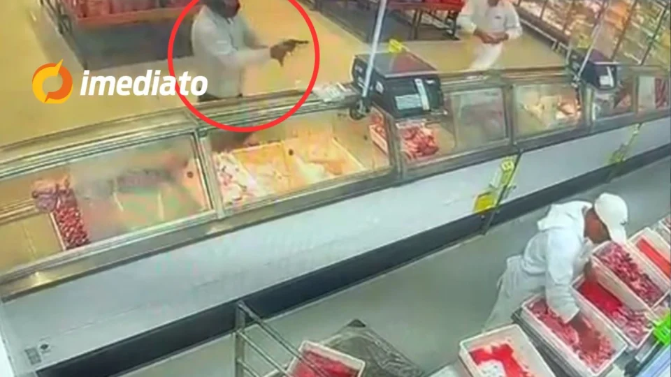 IMAGEM CHOCANTE: funcionário tenta matar colega de trabalho a tiros dentro de supermercado