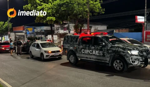 Colisão envolvendo três veículos causa lentidão no trânsito na Avenida Cosme Ferreira
