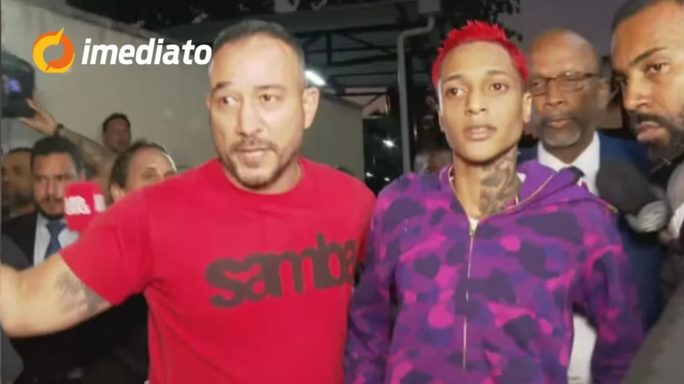 VEJA VÍDEO: Rapper Oruam se entrega à Polícia Civil após ter prisão decretada pela Justiça