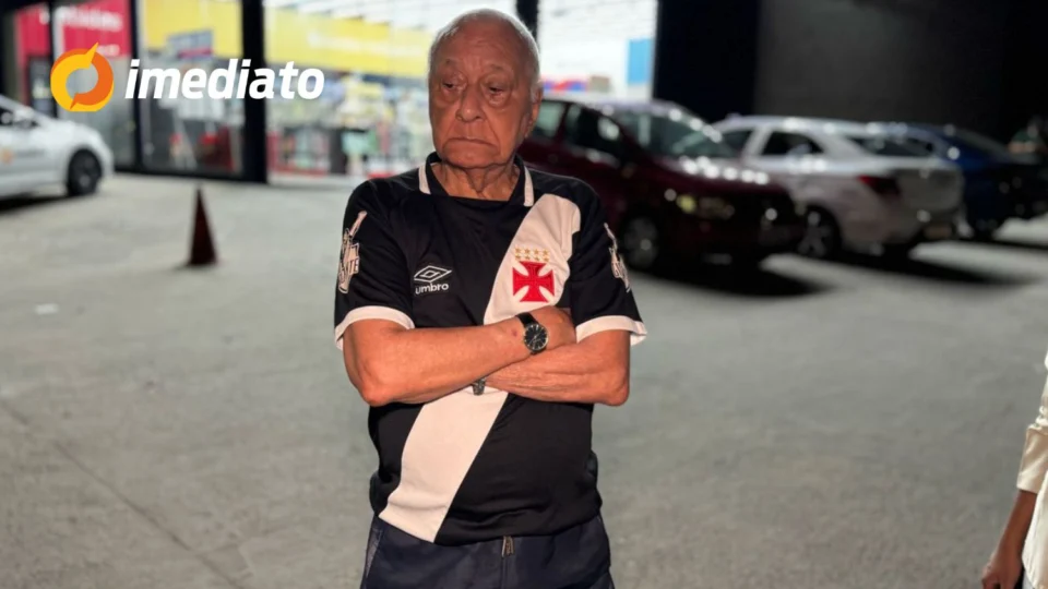 Idoso é encontrado desorientado próximo a Bola da Suframa e PM busca ajuda para localizar familiares