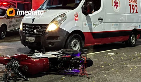 Motociclista fica ferido após colidir com carro ao tentar fugir de blitz e avançar sinal vermelho no bairro Adrianópolis