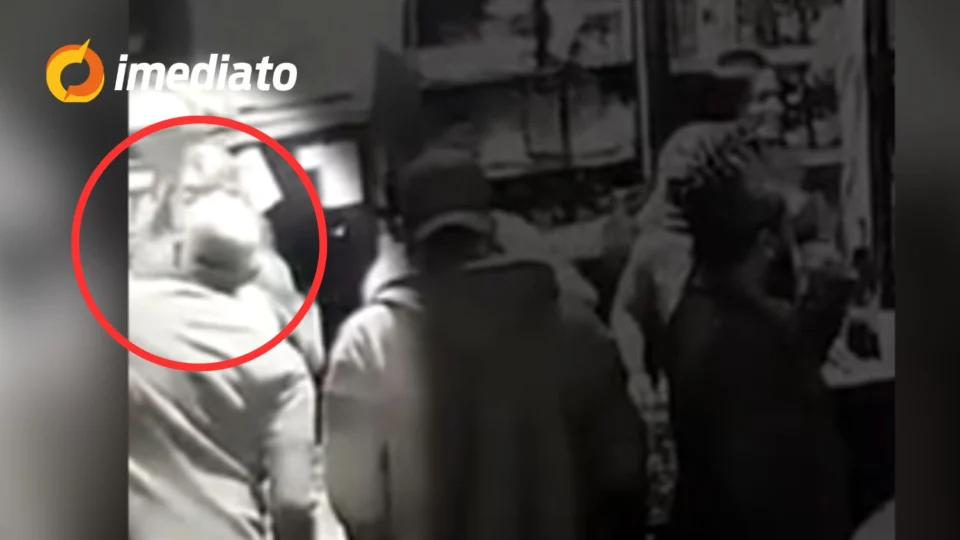 IMAGEM FORTE: mulher é assassinada com facada no peito pelo ex-marido durante festa