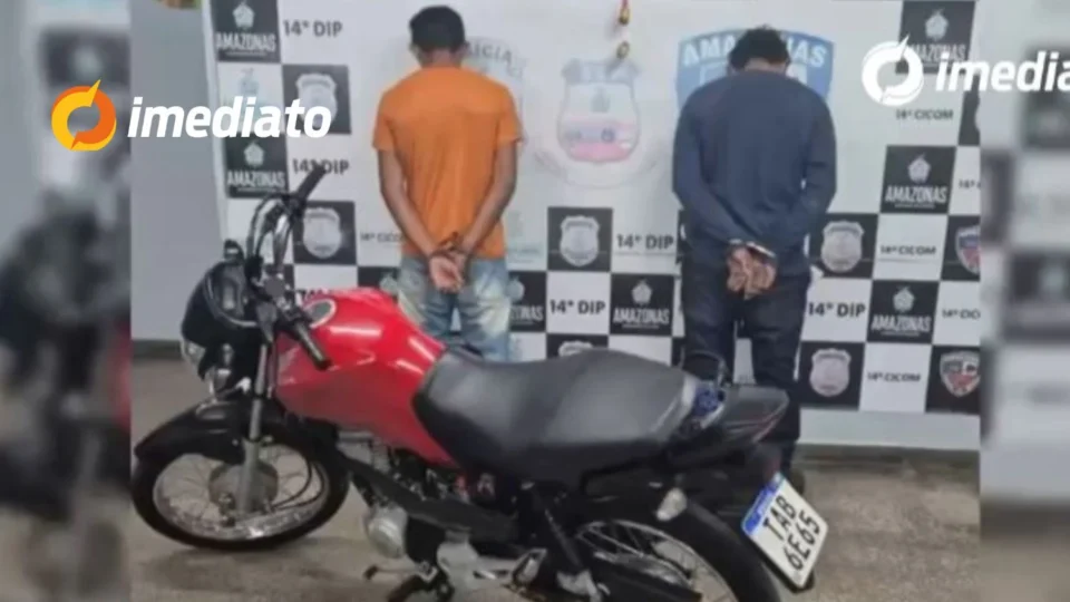 Dupla é presa ao ser flagrada desmanchando moto roubada na zona Leste de Manaus