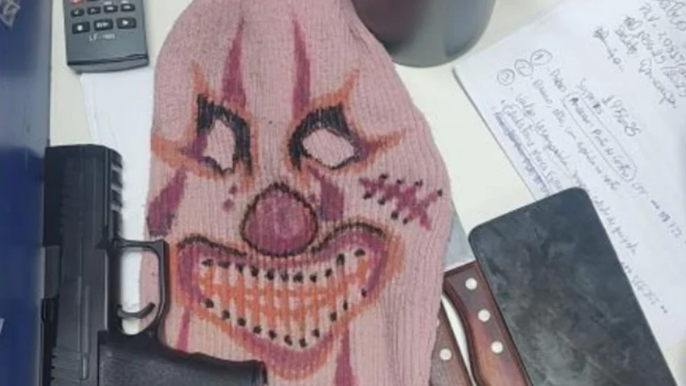 Casal é sequestrado ao sair do trabalho e resgatado pela PM após perseguição na Torquato Tapajós