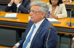 Pauderney questiona alta da dívida pública e venda do banco Master a presidente do Banco Central