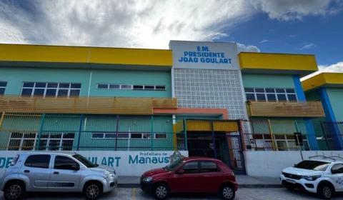 Pais denunciam que alunos deixam escola mais cedo por falta de ar-condicionado em Manaus