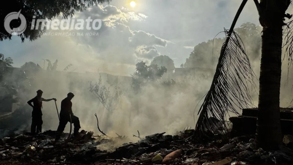 Bituca de cigarro causa incêndio em lixeira no Alvorada 1; homem é conduzido à delegacia