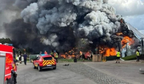 Vídeo: Incêndio atinge palco principal do Tomorrowland na Bélgica; organização confirma que festival será mantido