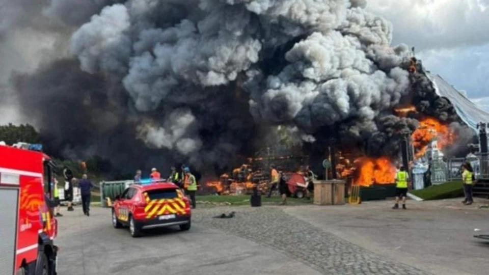 Vídeo: Incêndio atinge palco principal do Tomorrowland na Bélgica; organização confirma que festival será mantido