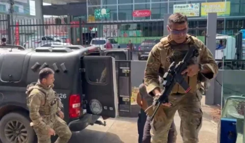 Polícia Civil prende três homens e apreende adolescente por roubo a joalheria em shopping de Manaus