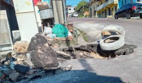 Buraco em via movimentada do bairro São José causa prejuízos a moradores