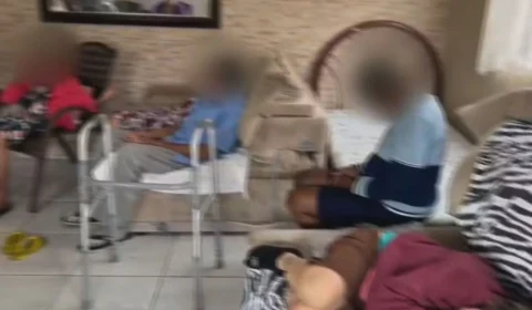 Veja as imagens: Idosos são resgatados de abrigo clandestino em condições degradantes na Zona Oeste do Rio de Janeiro